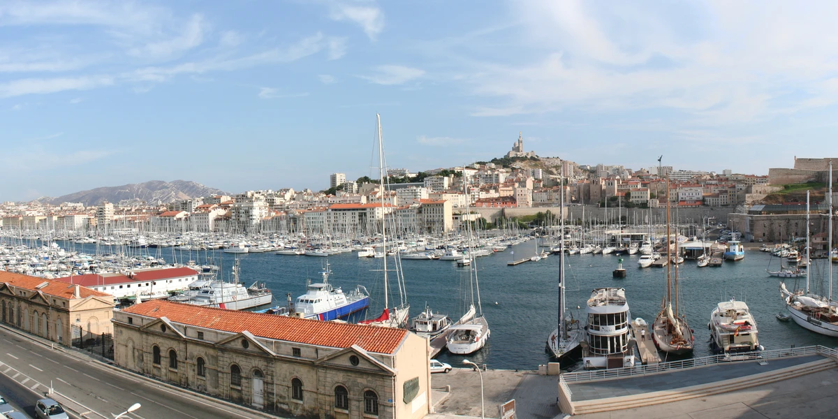 Vue de Marseille : le Vieux-Port et Notre-Dame de la Garde