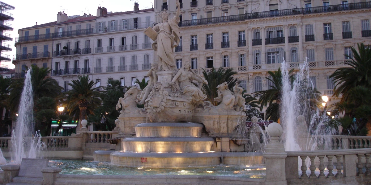 Vue de Toulon : la fontaine de la place de la Liberté