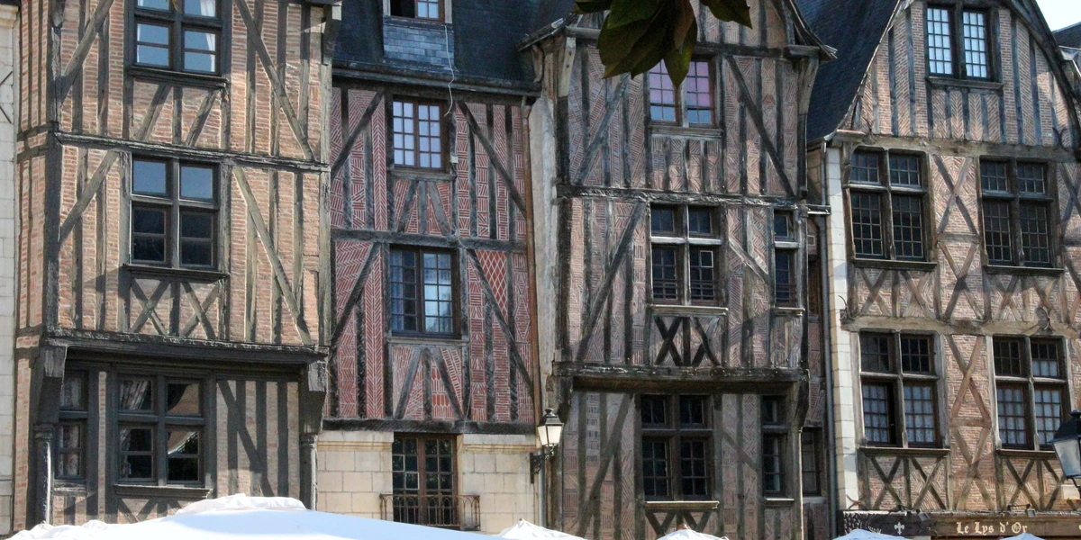 Vue de Tours : les colombages de la place Plumereau
