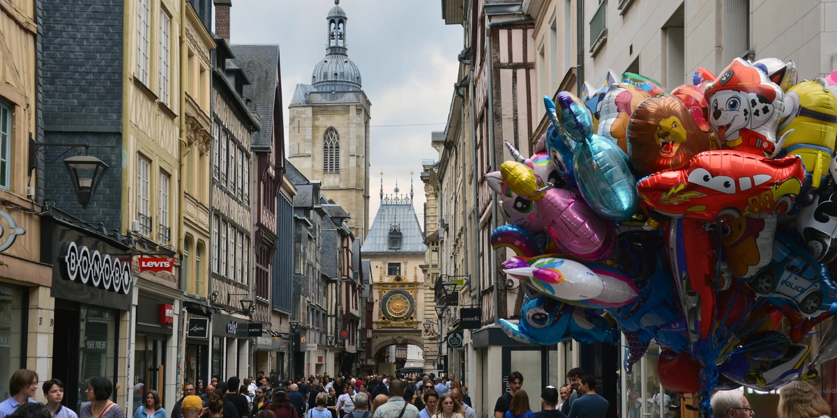 Vue de Rouen : la rue du Gros-Horloge