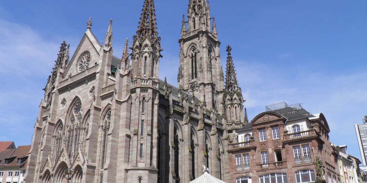 Vue de Mulhouse : le temple Saint-Étienne, place de la Réunion
